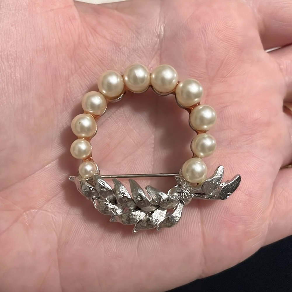 Vintage Marvella Pearl Wreath Brooch